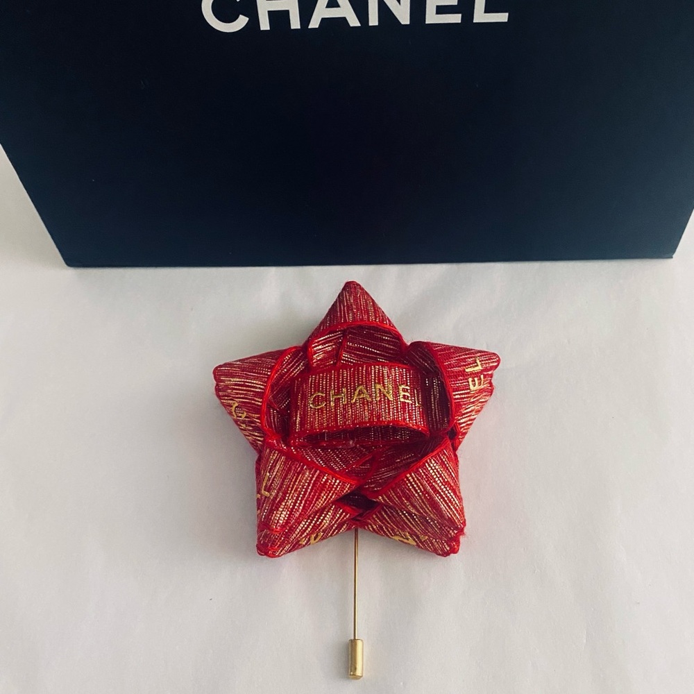 Ribbon Holiday Bow Brooch/Hat Pin